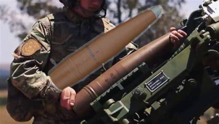How heavy is a 122 mm shell?
