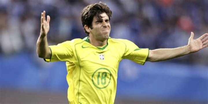 How many free-kicks did Juninho take?