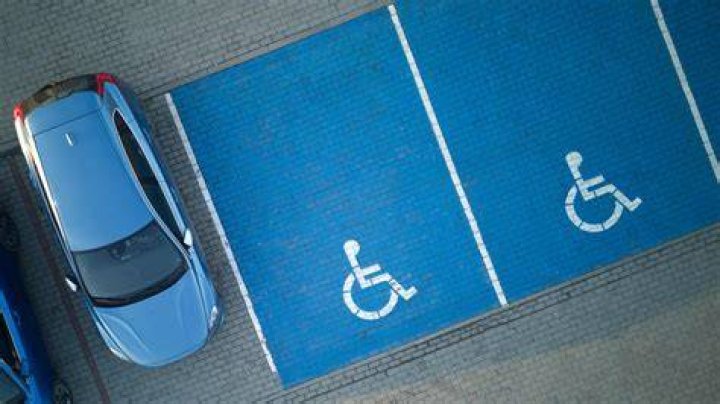 Is street parking free in Philadelphia?