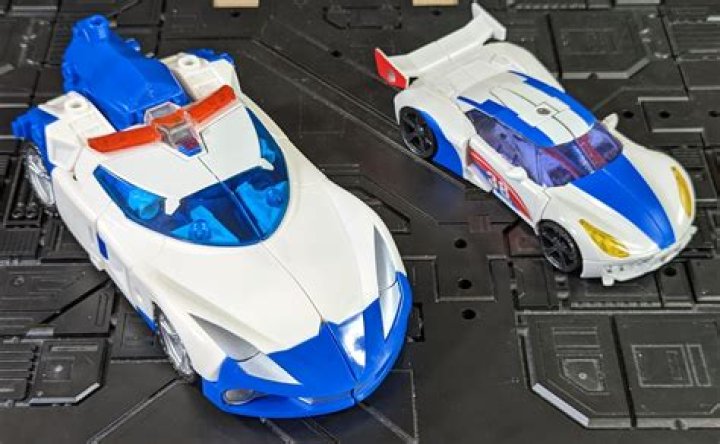 What car is smokescreen transformers?