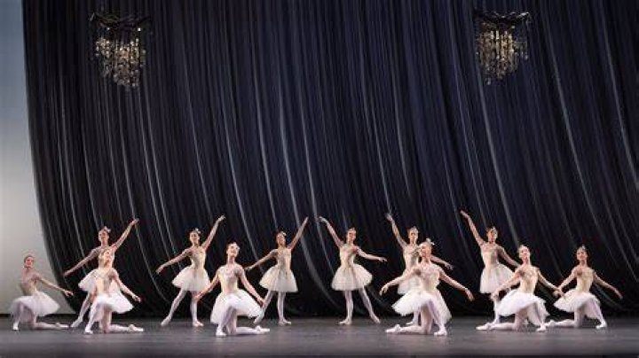 What is the story of Jewels ballet?