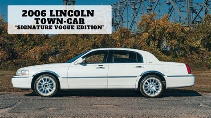 What size tires are on a 2006 Lincoln Town Car?