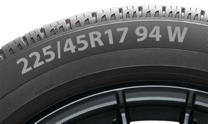 What size tires are on a 2016 Honda Accord?