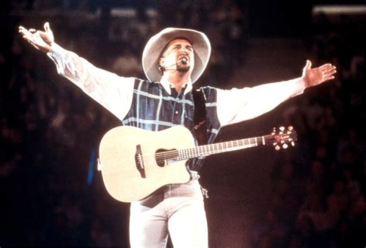 What songs did Garth Brooks sing on his Christmas special?