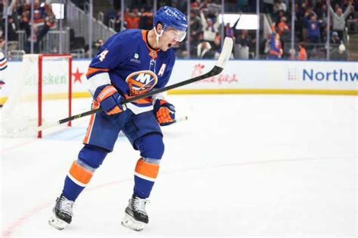 When did Bo Horvat start playing hockey?